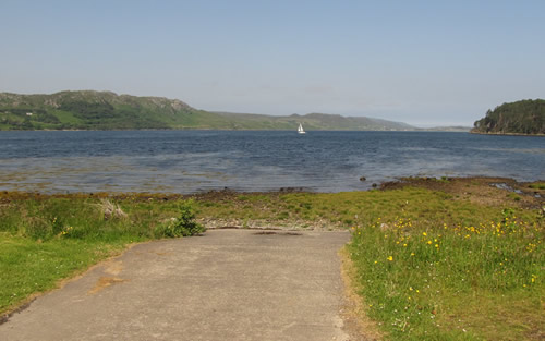 Access to the shore at Poolewe, best used at high tide